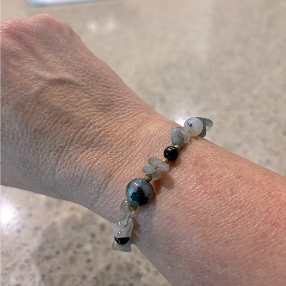 Stone cord bracelet. - Picture 2 of 3